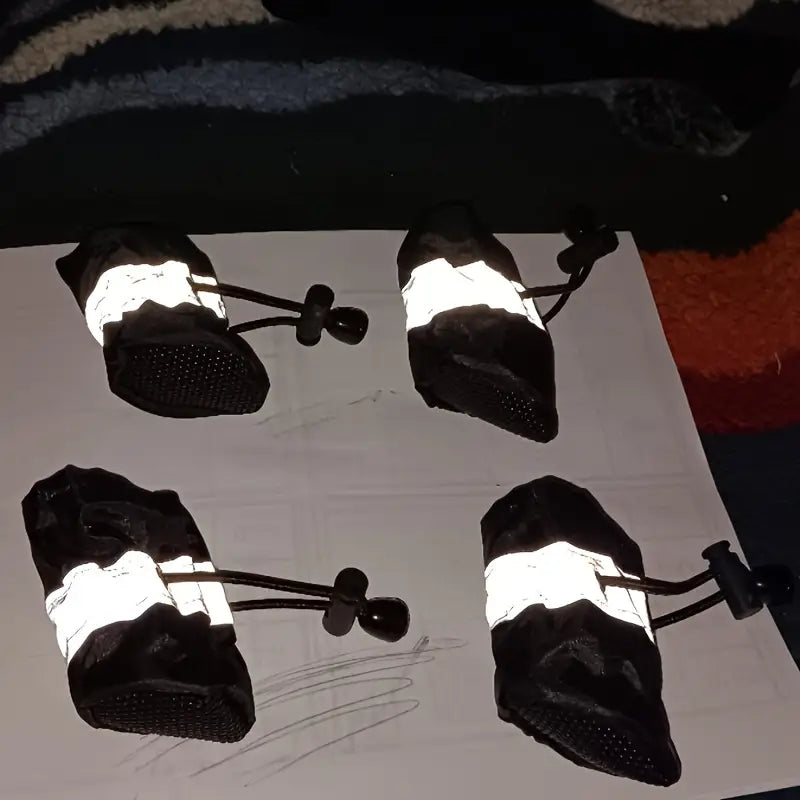 4pcs Heat-Resistant & Protective Dog Shoes for Small Dogs – Paw Safety on Hot Pavement, Rough Roads & Outdoor Adventures (XS-3XL)