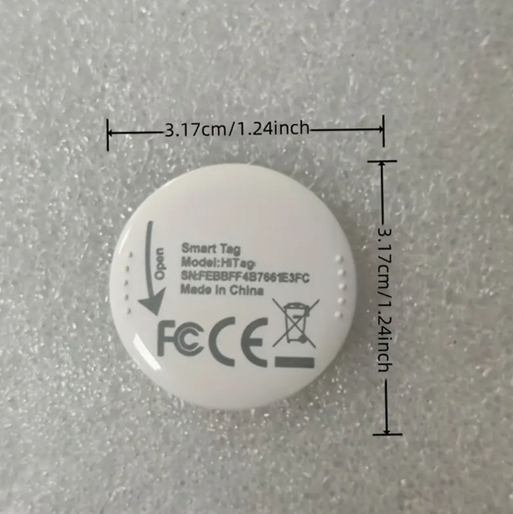 Dog/Cat Air Tracker Smart Tag with a durable silicone protective sleeve and requires no extra attachments (IOS)