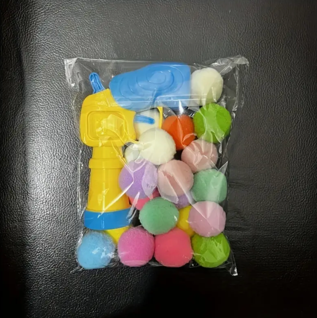 Interactive Cat Launcher Toy with 20 Plush Balls