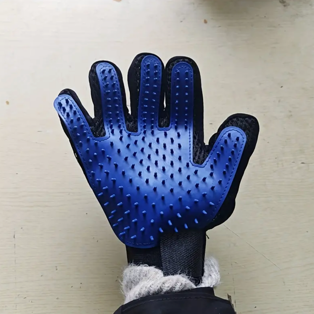 Pet Grooming Gloves – Gentle Deshedding Brush for Dogs & Cats with Five-Finger Design