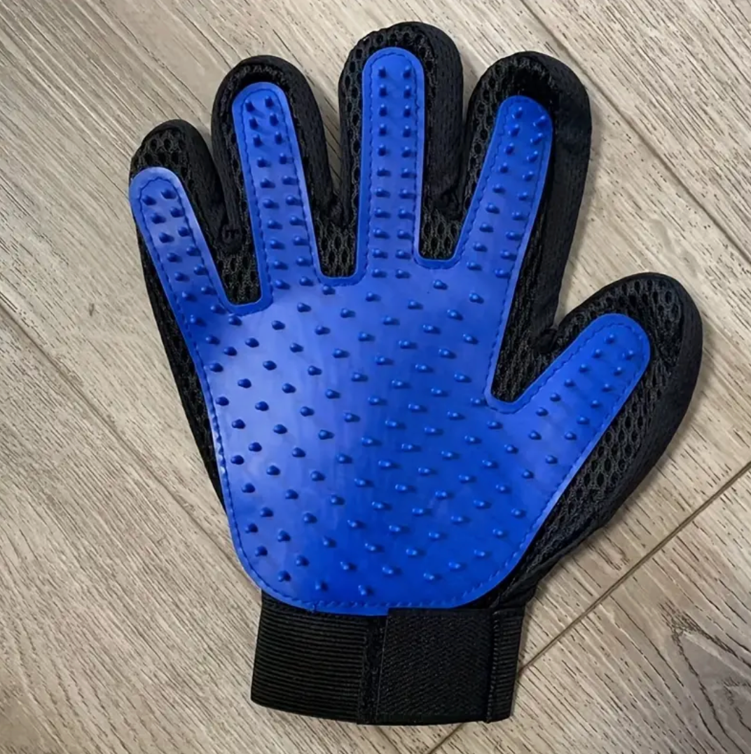 Pet Grooming Gloves – Gentle Deshedding Brush for Dogs & Cats with Five-Finger Design
