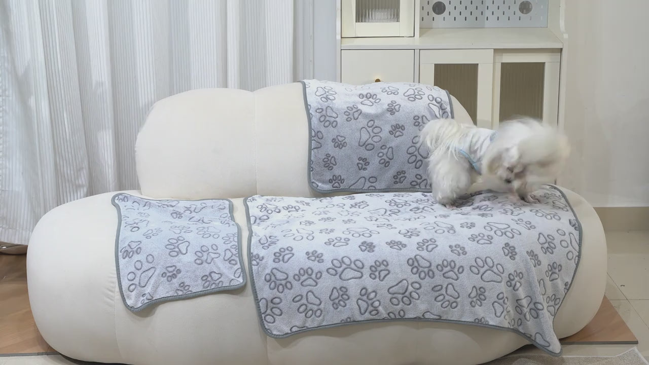 Soft Cozy Fleece Pet Blanket – Paw Print Design, Tear-Resistant & Machine Washable (S-L)